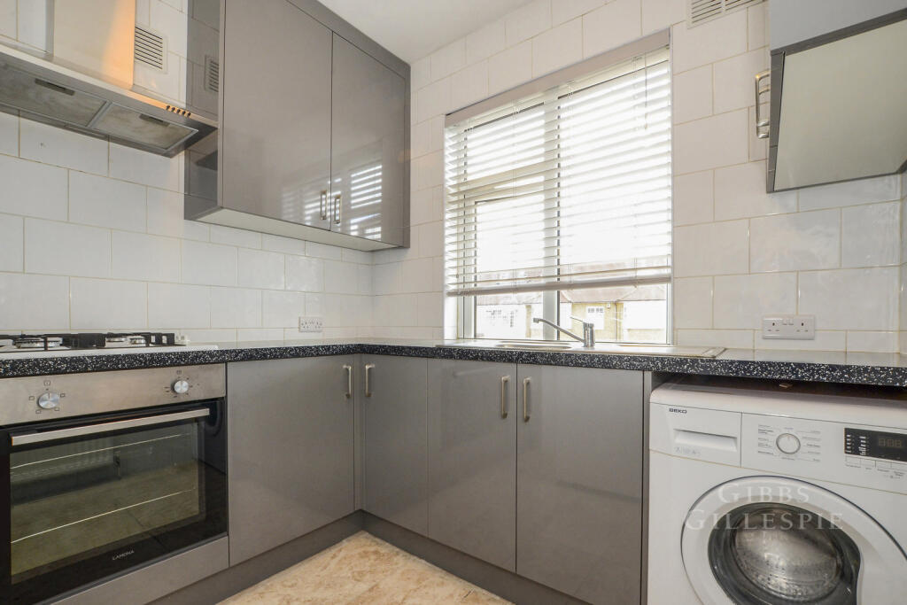 2 bed 1st Floor Flat for rent in Pinner. From Gibbs Gillespie - Harrow Sales