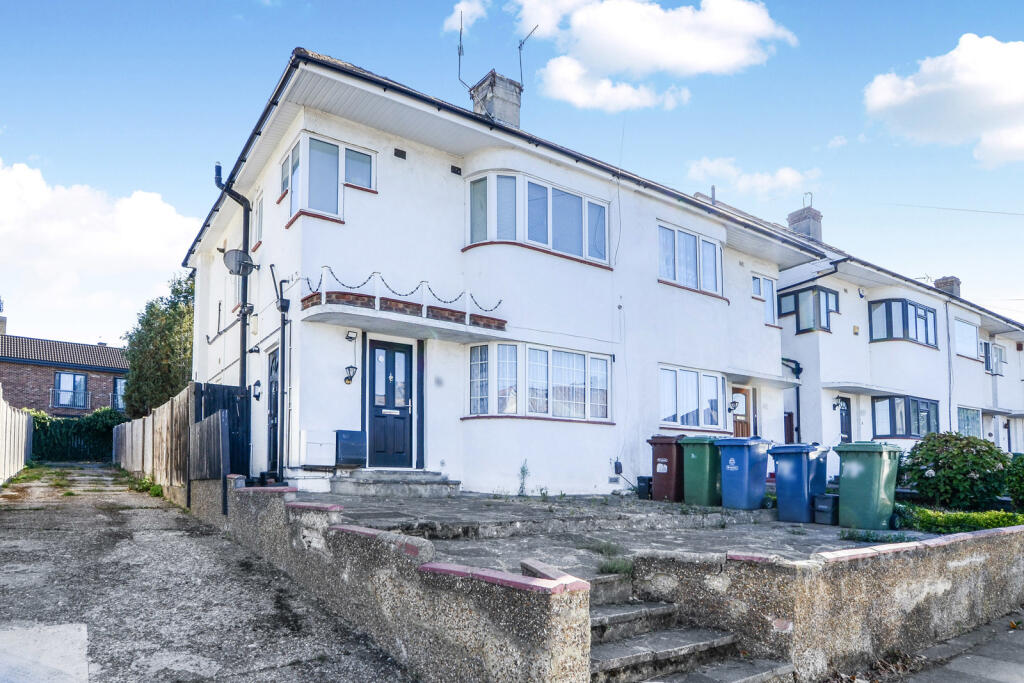 1 bed 1st Floor Flat for rent in Northolt. From Gibbs Gillespie - Harrow Sales