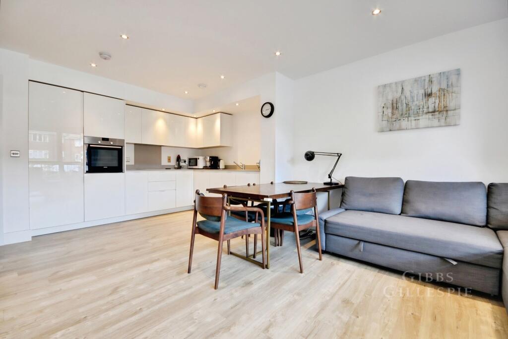 3 bed 1st Floor Flat for rent in Harrow. From Gibbs Gillespie - Harrow Sales