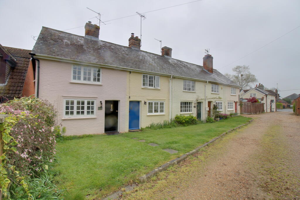 2 bed End of Terrace for rent in North Warnborough. From Hook Homes.com - Hook 2 bed End of Terrace for rent in North Warnborough. From Hook Homes.com - Hook