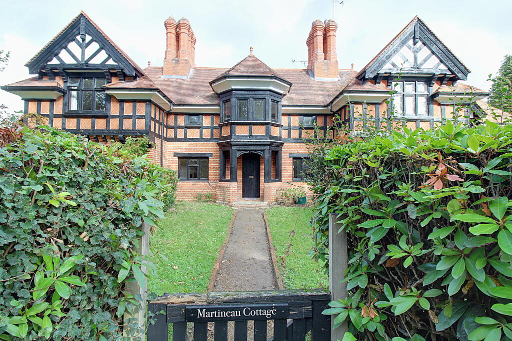 3 bed Mid Terraced House for rent in Lower Common. From Hook Homes.com - Hook