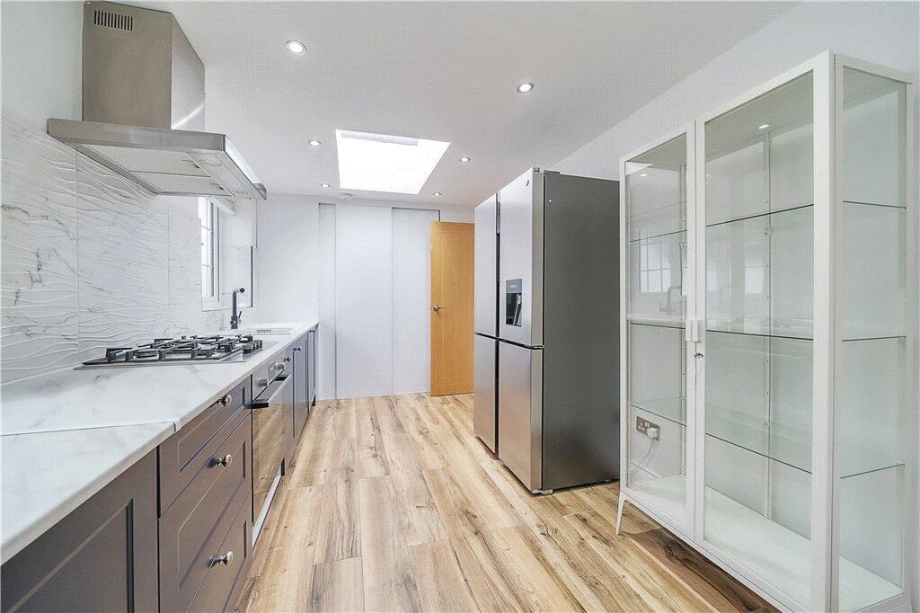 5 bed Bungalow for rent in Bushey. From Gibbs Gillespie - Northwood