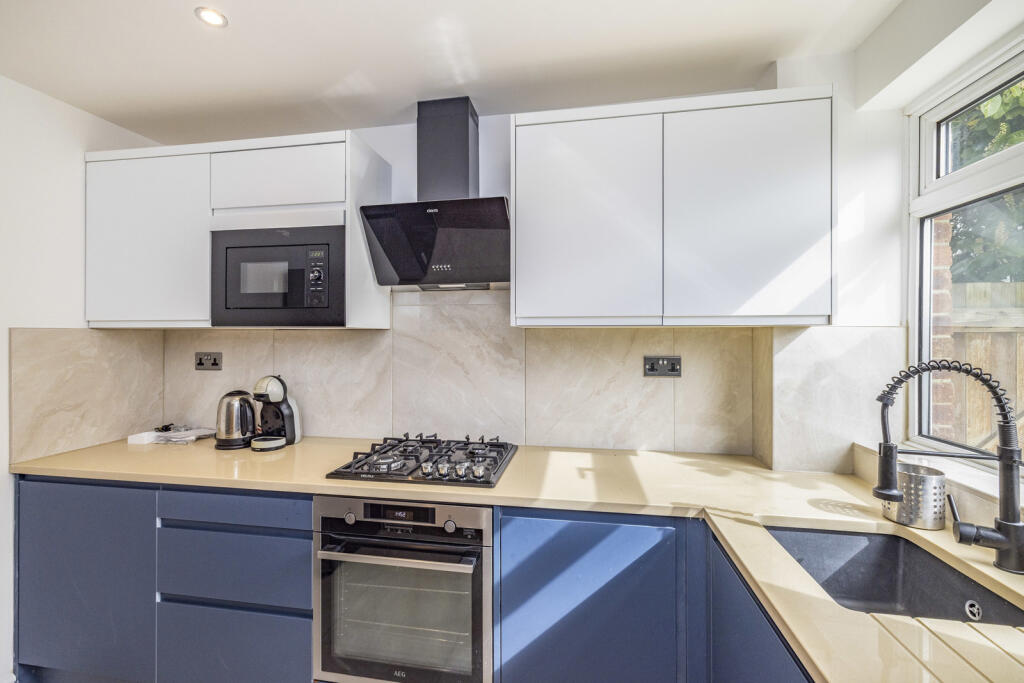 3 bed Mid Terraced House for rent in Northwood. From Gibbs Gillespie - Northwood