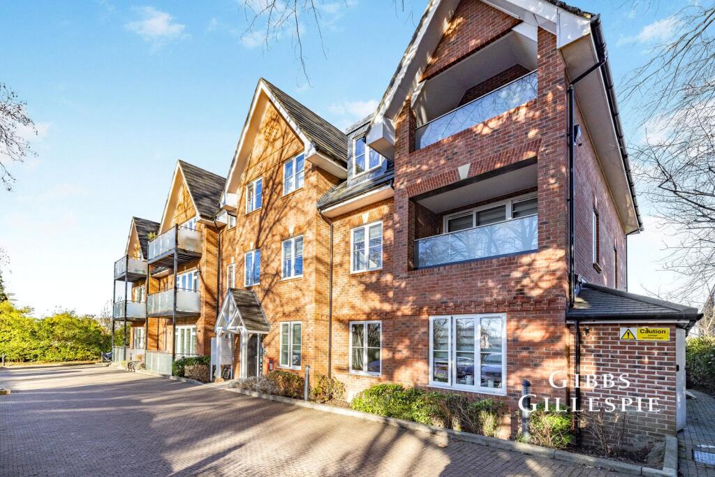 3 bed 1st Floor Flat for rent in Northwood. From Gibbs Gillespie - Northwood