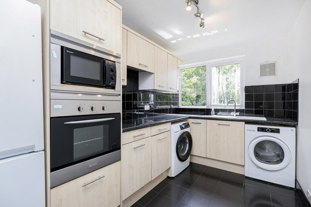 2 bed 1st Floor Flat for rent in Northwood. From Gibbs Gillespie - Northwood