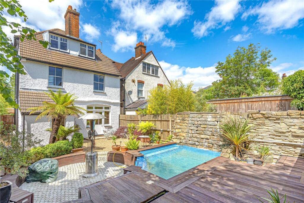 5 bed Detached for rent in Northwood. From Gibbs Gillespie - Northwood