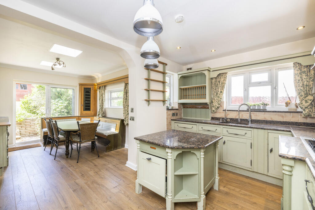 3 bed Detached for rent in Northwood. From Gibbs Gillespie - Northwood