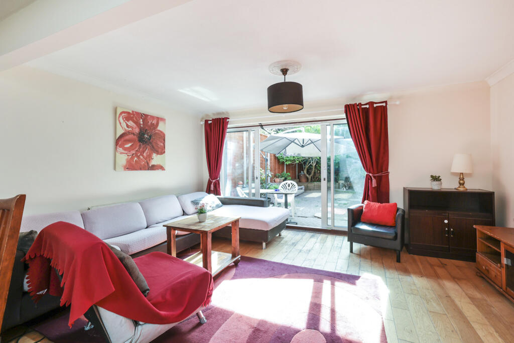 3 bed Detached for rent in Northwood. From Gibbs Gillespie - Northwood