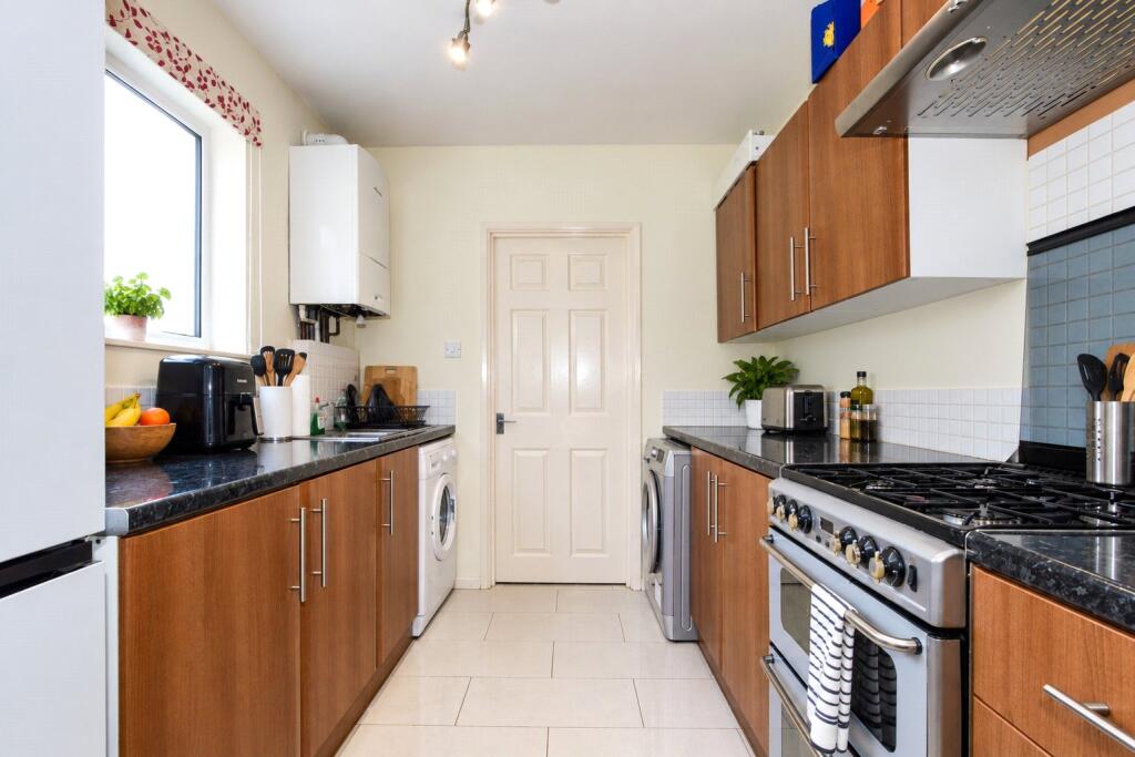 1 bed 1st Floor Flat for rent in Watford. From Gibbs Gillespie - Northwood