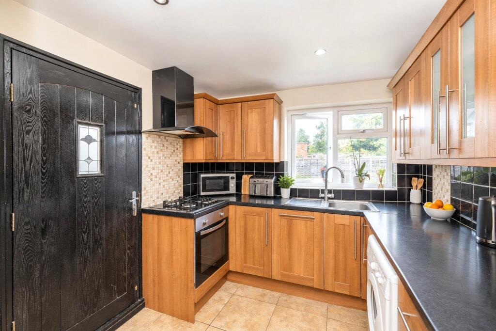 3 bed Mid Terraced House for rent in Watford. From Gibbs Gillespie - Northwood