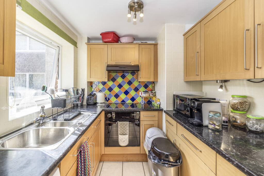 2 bed 1st Floor Flat for rent in Northwood. From Gibbs Gillespie - Northwood