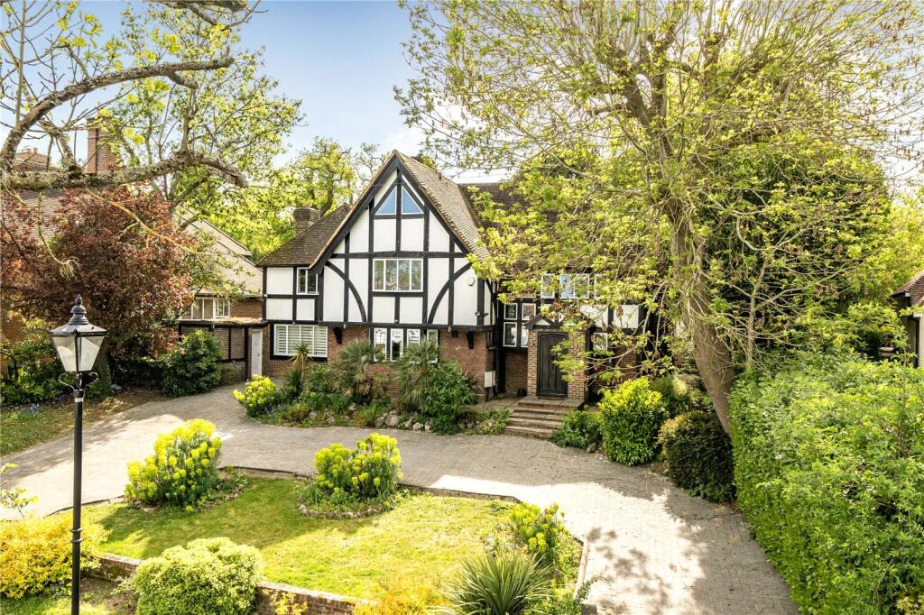 6 bed Detached for rent in Northwood. From Gibbs Gillespie - Northwood 6 bed Detached for rent in Northwood. From Gibbs Gillespie - Northwood