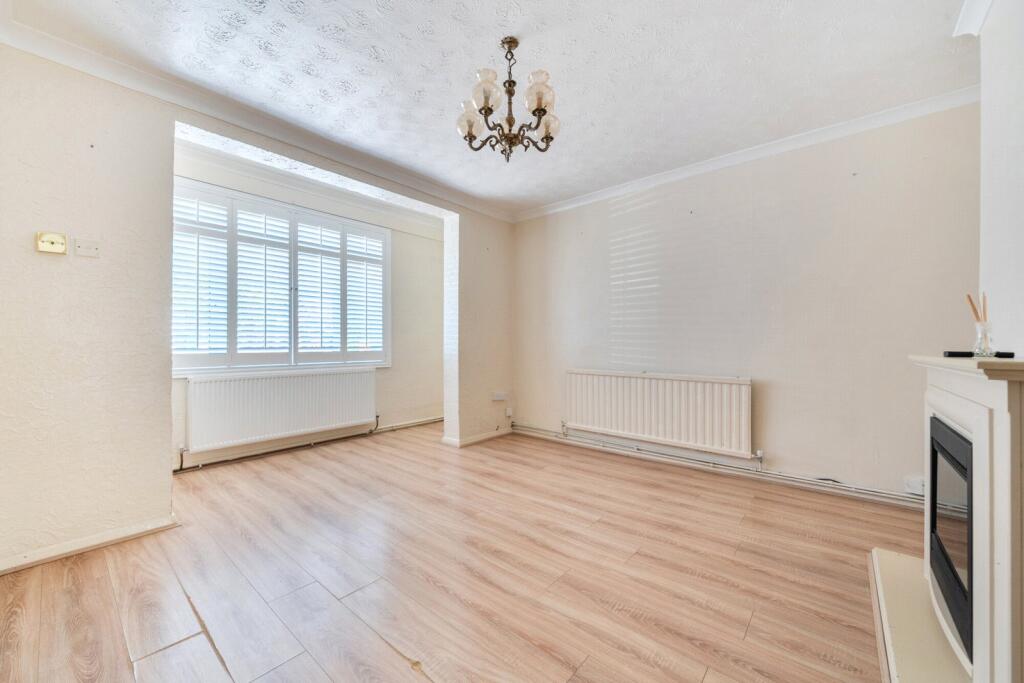 3 bed Mid Terraced House for rent in Northwood. From Gibbs Gillespie - Northwood