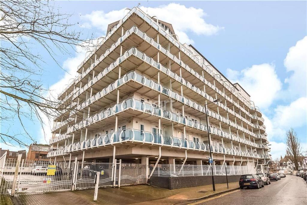 2 bed Apartment for rent in Harrow. From Phillip Shaw Ltd 2 bed Apartment for rent in Harrow. From Phillip Shaw Ltd