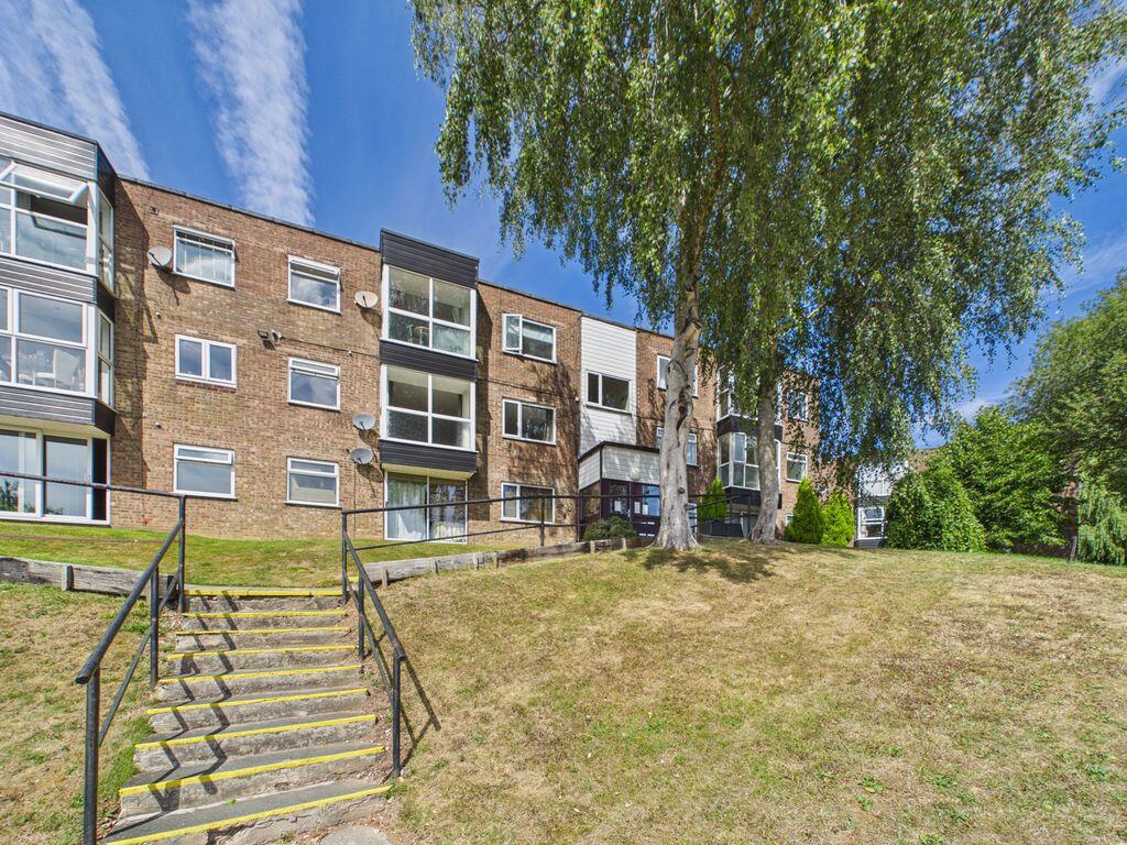 2 bed 1st Floor Flat for rent in Rhodes. From Barton Kendal Residential - Middleton