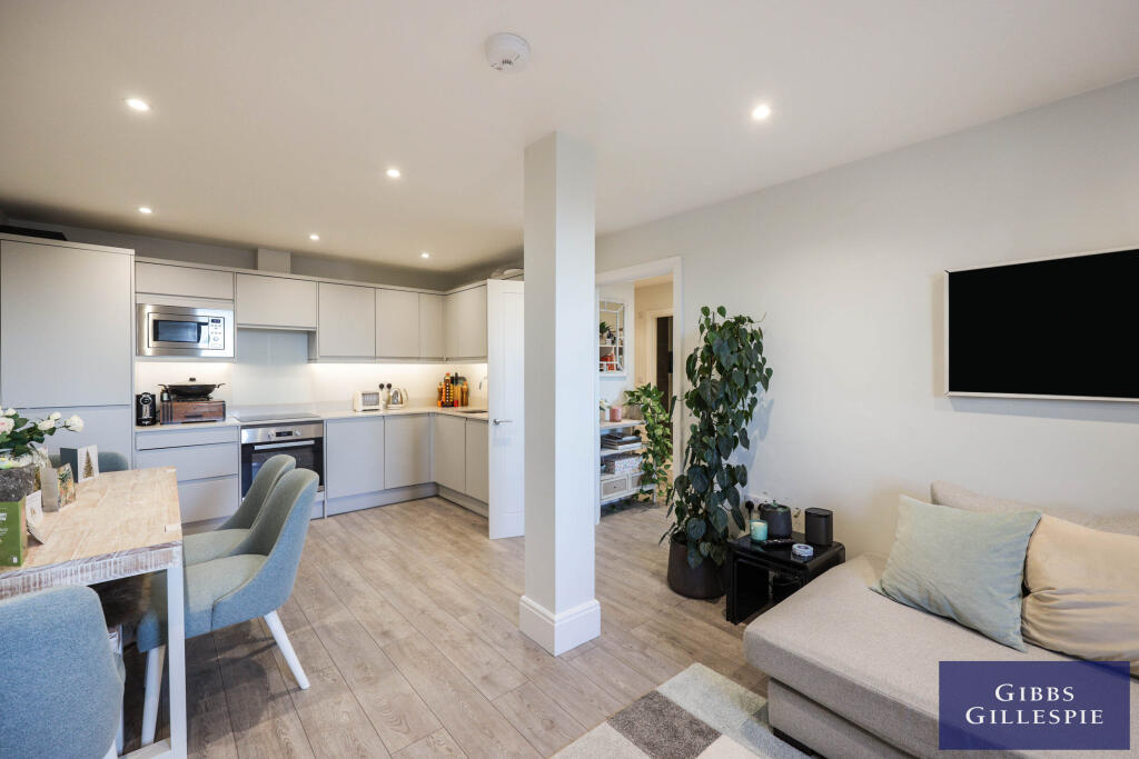 2 bed 1st Floor Flat for rent in Uxbridge. From Gibbs Gillespie - Uxbridge