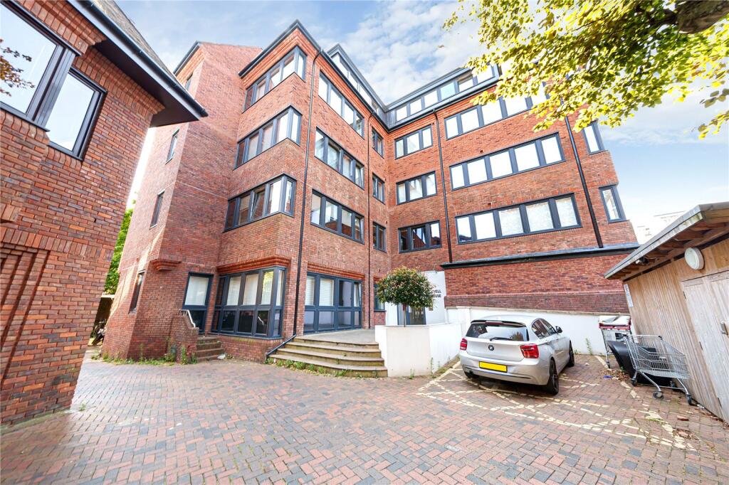 1 bed 1st Floor Flat for rent in Uxbridge. From Gibbs Gillespie - Uxbridge