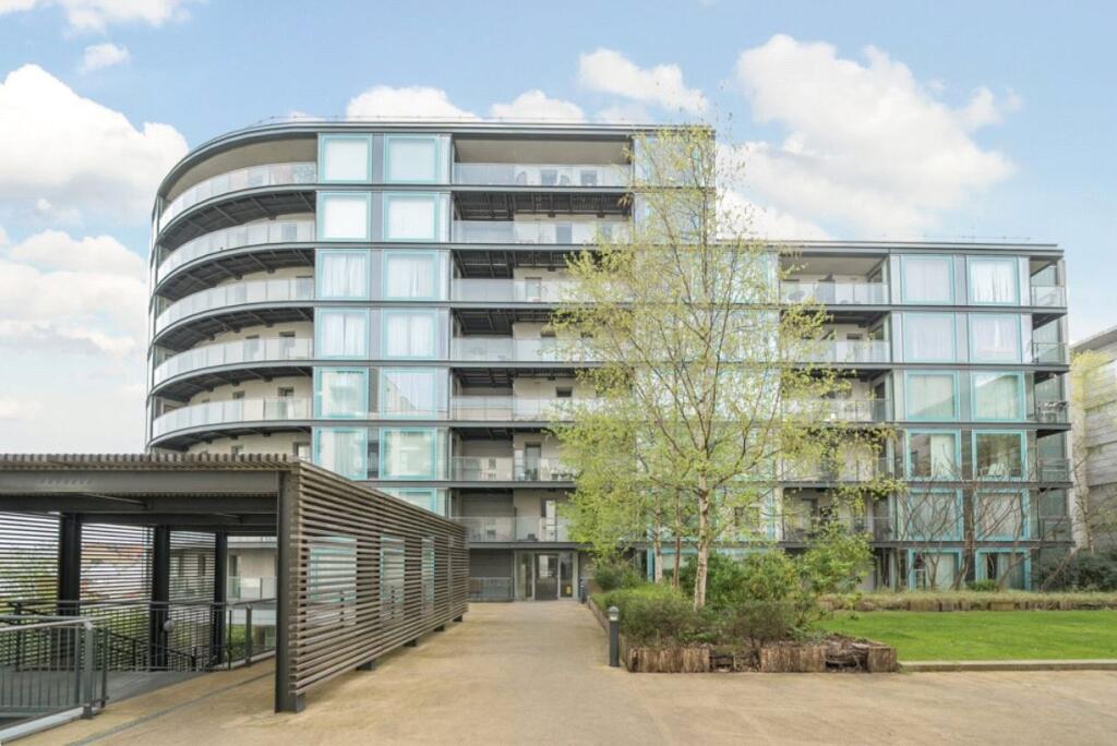 2 bed 1st Floor Flat for rent in Hayes. From Gibbs Gillespie - Uxbridge