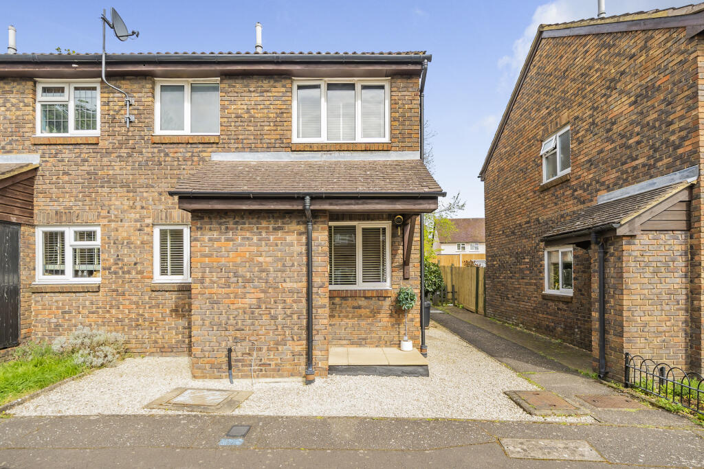 1 bed Mid Terraced House for rent in Uxbridge. From Gibbs Gillespie - Uxbridge
