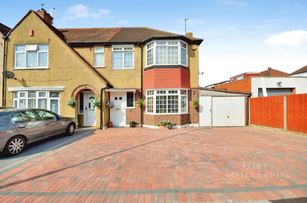4 bed Detached for rent in Uxbridge. From Gibbs Gillespie - Uxbridge