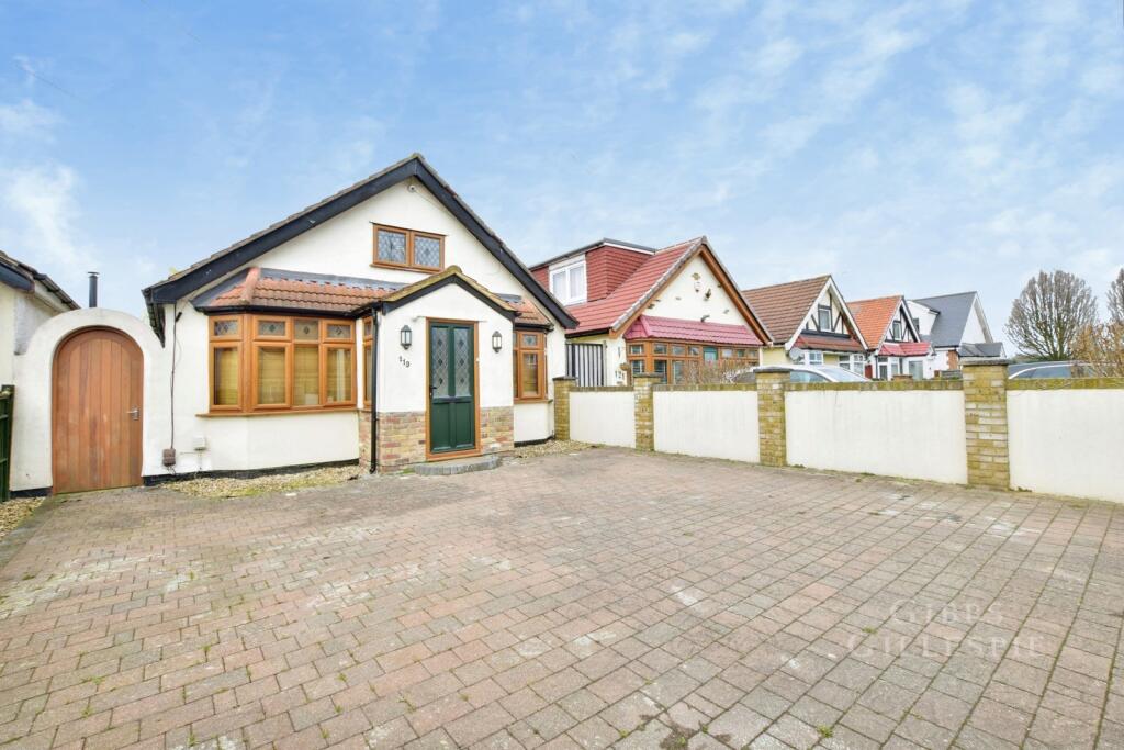 5 bed Bungalow for rent in Uxbridge. From Gibbs Gillespie - Uxbridge