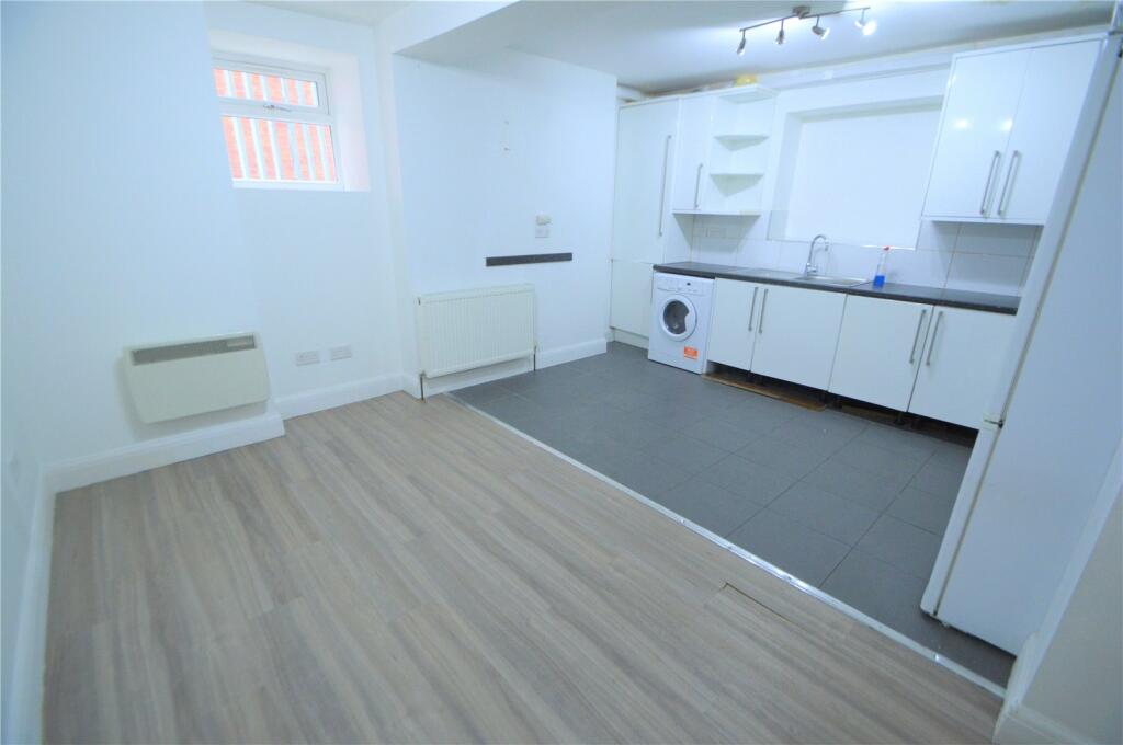 3 bed Apartment for rent in Croydon. From Streets Ahead - Croydon