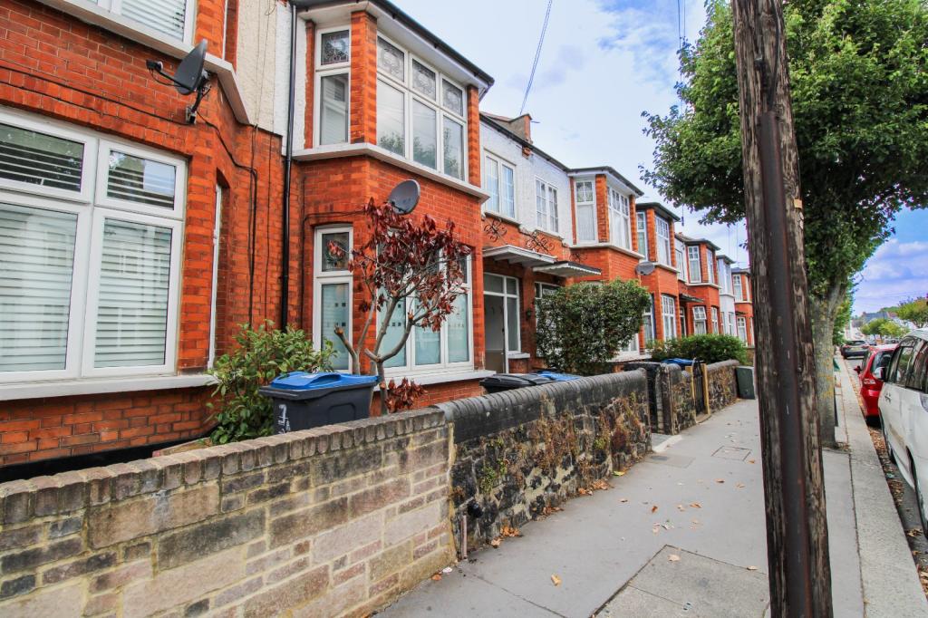 3 bed Mid Terraced House for rent in Croydon. From Streets Ahead - Croydon