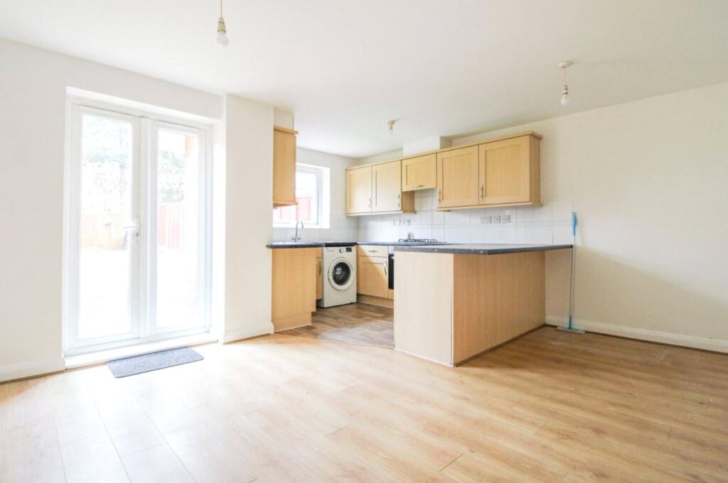 5 bed Mid Terraced House for rent in Croydon. From Streets Ahead - Croydon - Lettings