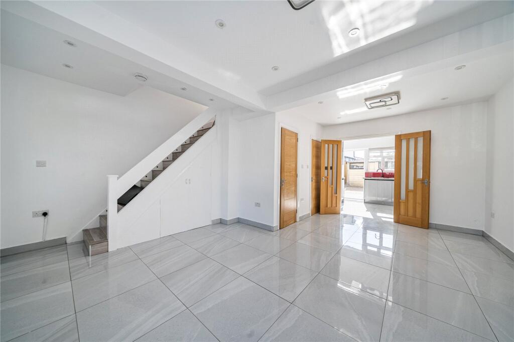 3 bed Semi Detached for rent in Croydon. From Streets Ahead - Croydon - Lettings 3 bed Semi Detached for rent in Croydon. From Streets Ahead - Croydon - Lettings