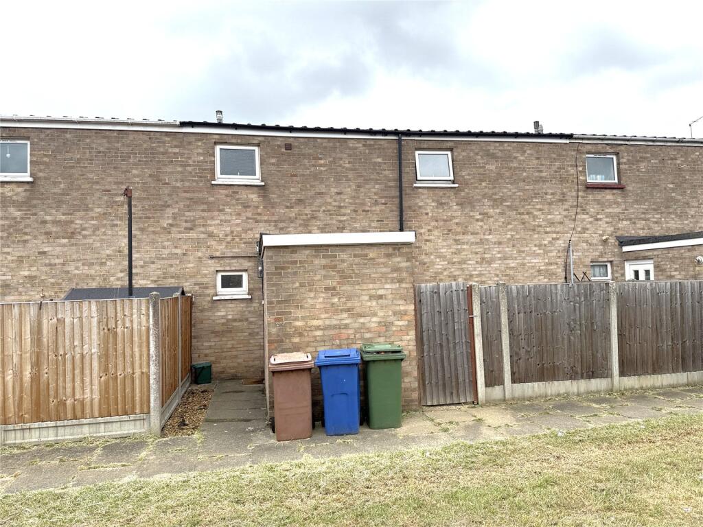3 bed Mid Terraced House for rent in Corringham. From John Cottis & Co - Stanford-Le-Hope 3 bed Mid Terraced House for rent in Corringham. From John Cottis & Co - Stanford-Le-Hope