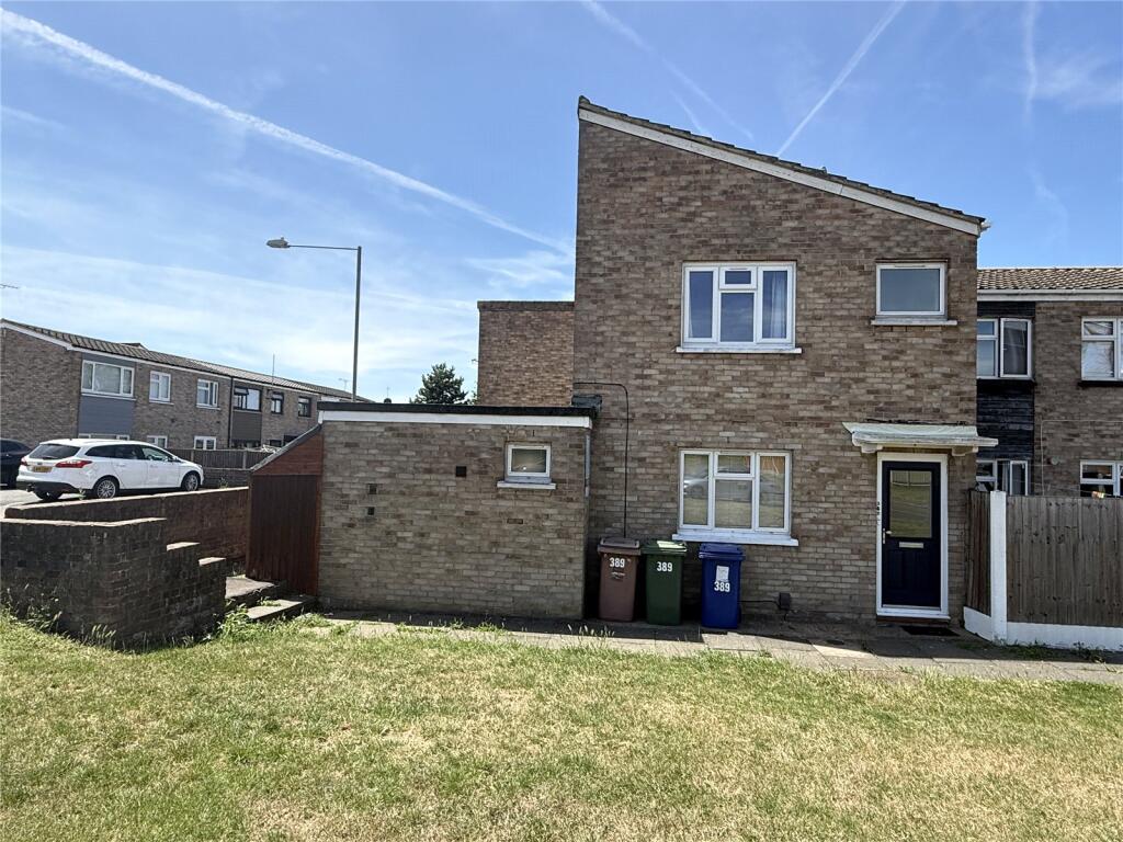 3 bed Mid Terraced House for rent in Corringham. From John Cottis & Co - Stanford-Le-Hope 3 bed Mid Terraced House for rent in Corringham. From John Cottis & Co - Stanford-Le-Hope