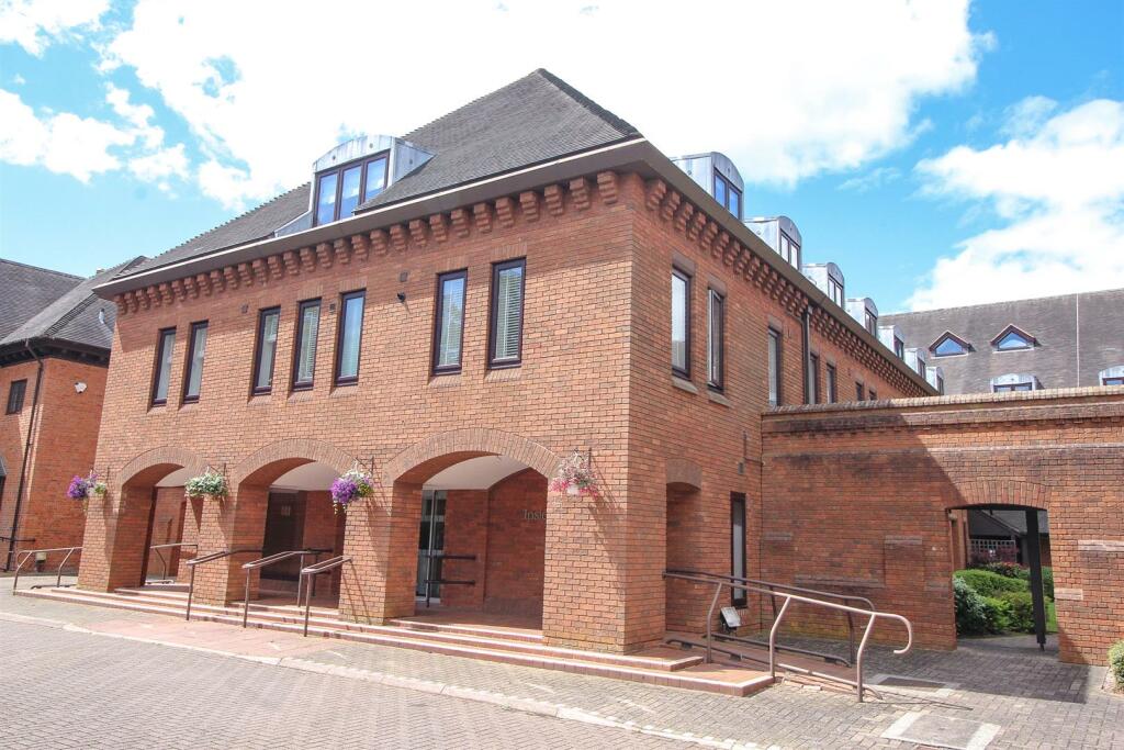 2 bed Apartment for rent in Holt End. From Vizors - Redditch