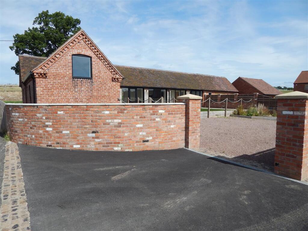 3 bed Barn Conversion for rent in Alvechurch. From Vizors - Redditch
