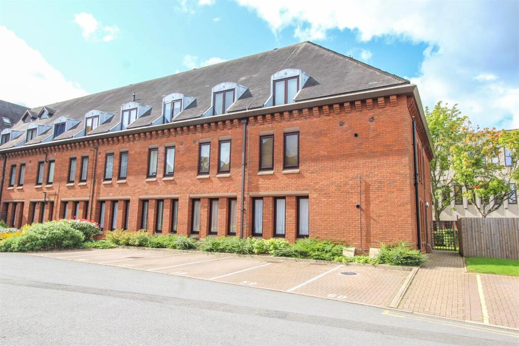 2 bed Apartment for rent in Holt End. From Vizors - Redditch