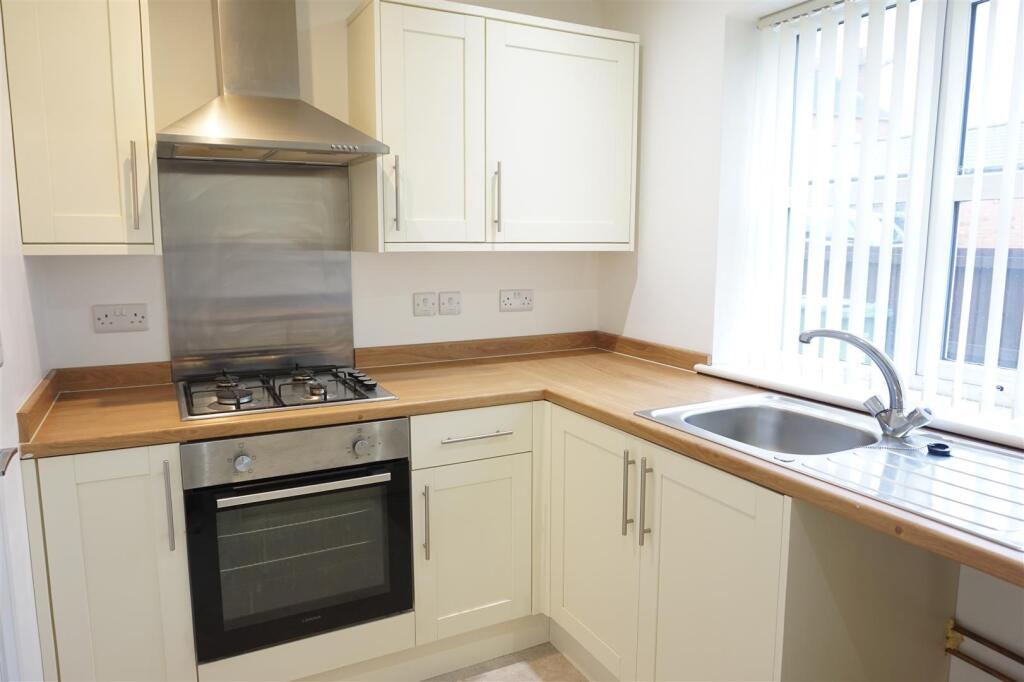 2 bed Mid Terraced House for rent in Redditch. From Vizors - Redditch