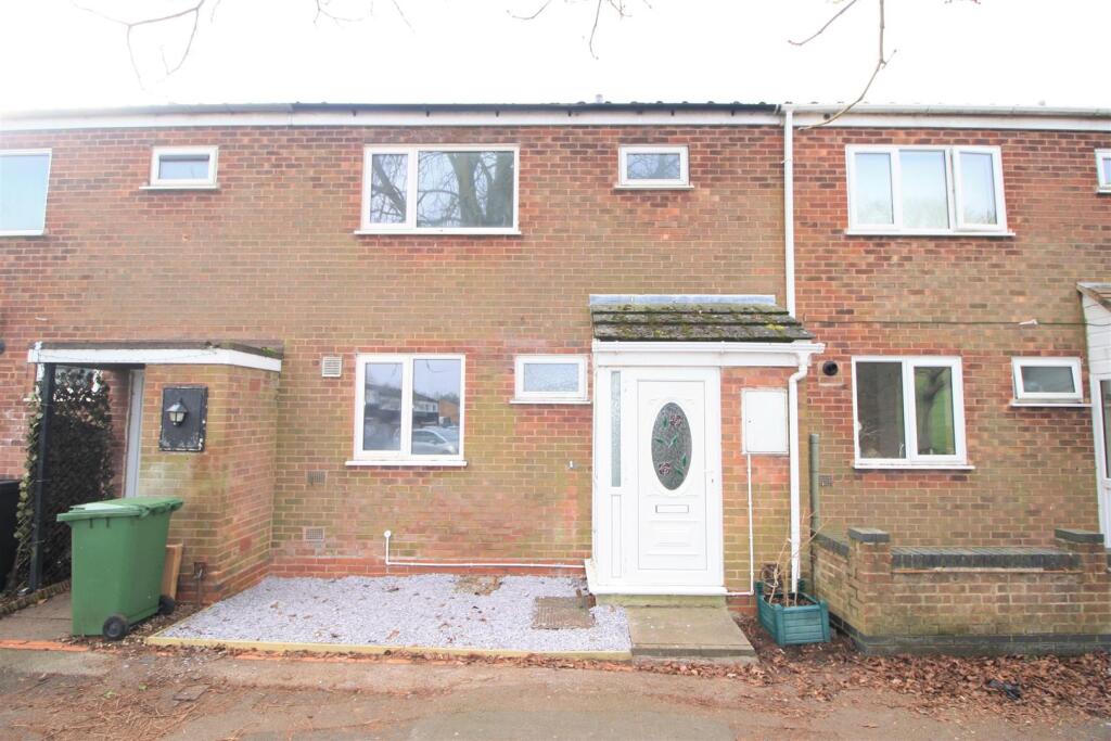 3 bed Mid Terraced House for rent in Holt End. From Vizors - Redditch