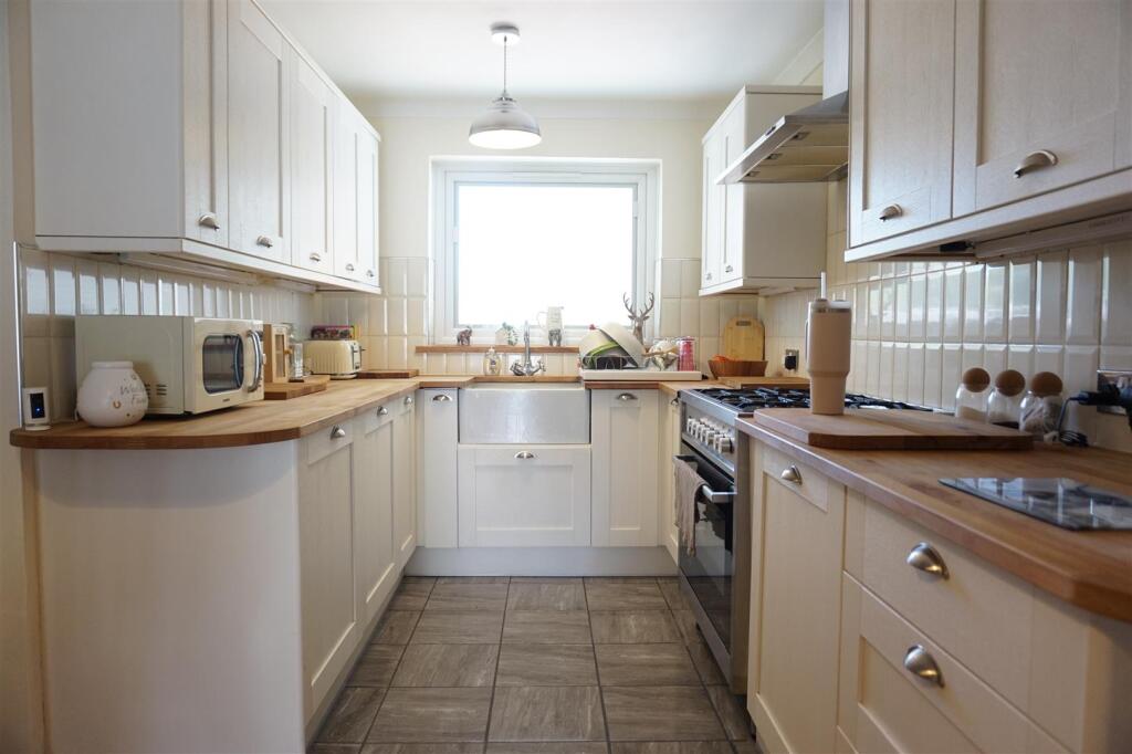 3 bed Mid Terraced House for rent in Holt End. From Vizors - Redditch