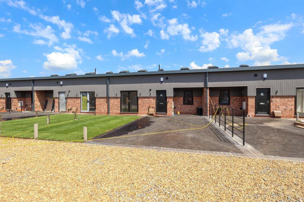 3 bed Barn Conversion for rent in Studley. From Vizors - Redditch 3 bed Barn Conversion for rent in Studley. From Vizors - Redditch