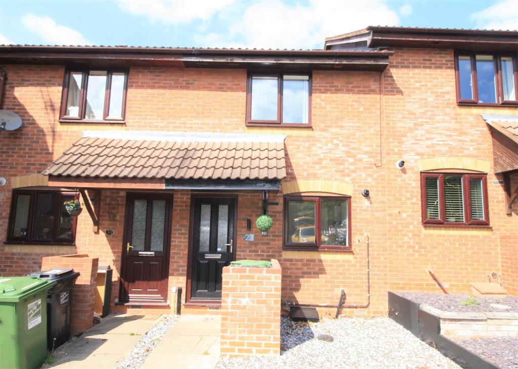 2 bed Mid Terraced House for rent in Redditch. From Vizors - Redditch