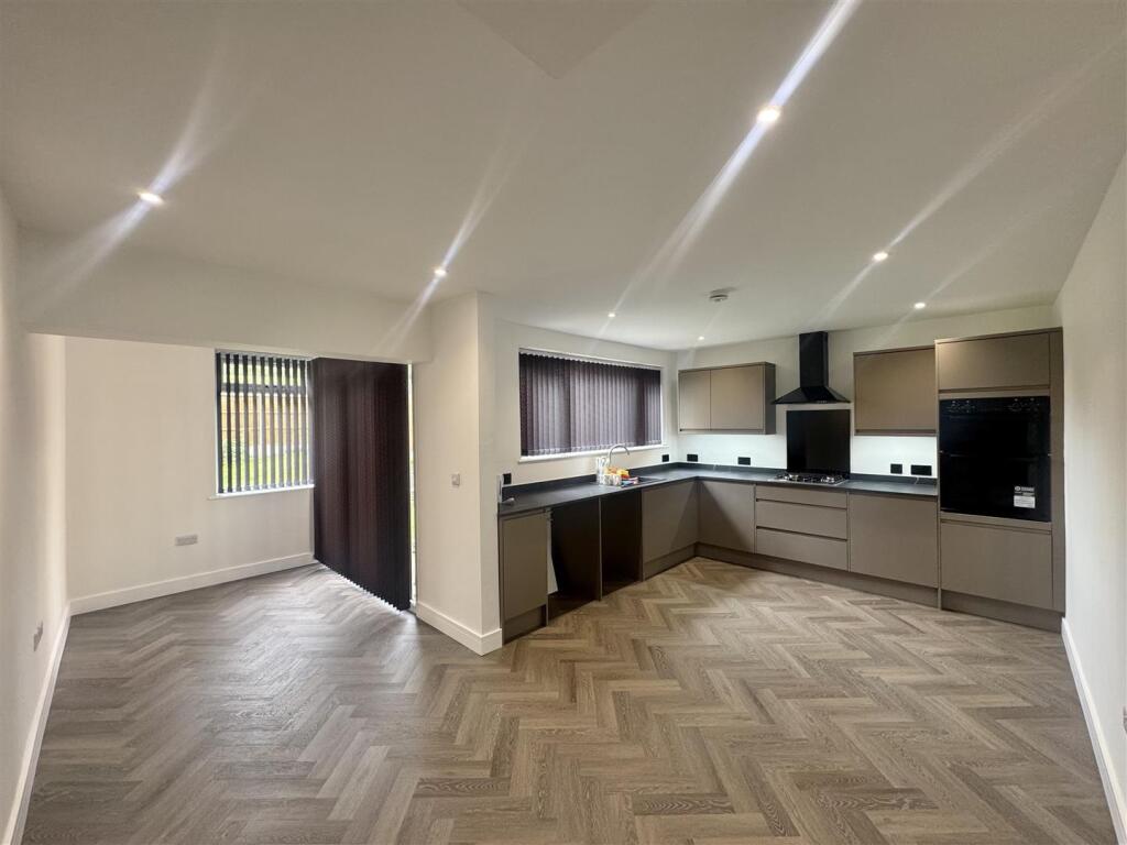 3 bed Mid Terraced House for rent in Redditch. From Vizors - Redditch