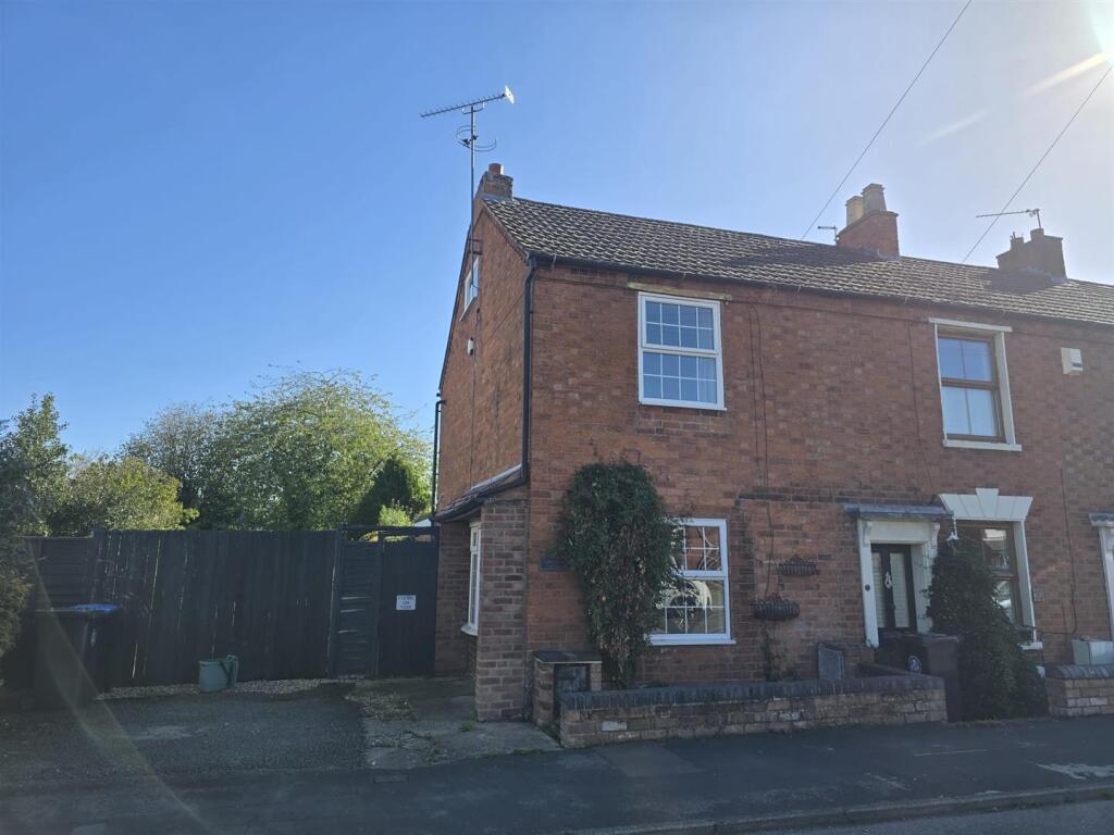 2 bed Cottage for rent in Studley. From Vizors - Redditch 2 bed Cottage for rent in Studley. From Vizors - Redditch