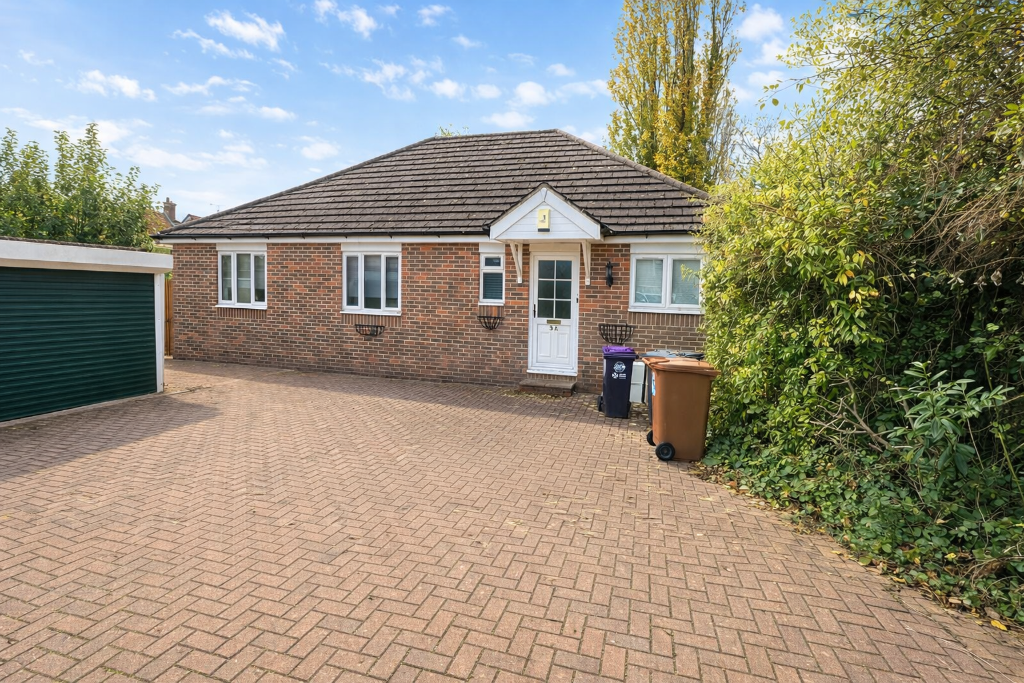 3 bed Detached bungalow for rent in Thorley Street. From John Michael Properties - Bishops Stortford 3 bed Detached bungalow for rent in Thorley Street. From John Michael Properties - Bishops Stortford