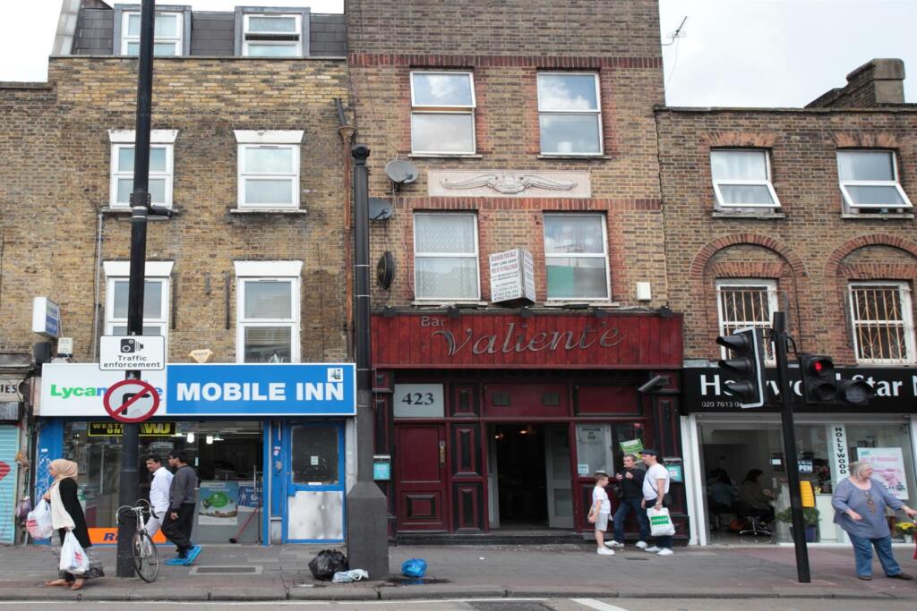 1 bed 1st Floor Flat for rent in London. From Elms Estates - Bethnal Green