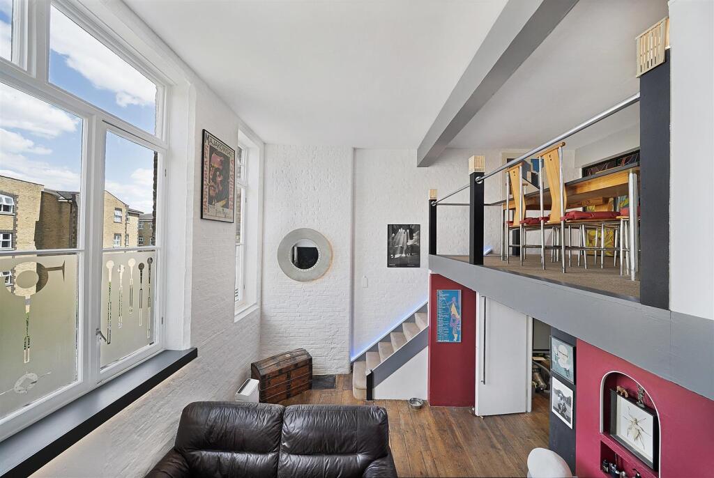 2 bed 1st Floor Flat for rent in London. From Elms Estates - Bethnal Green