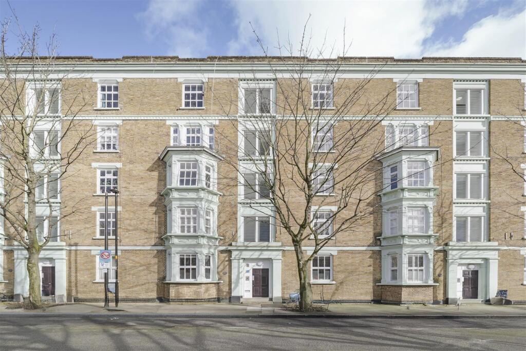 1 bed 1st Floor Flat for rent in London. From Elms Estates - Bethnal Green