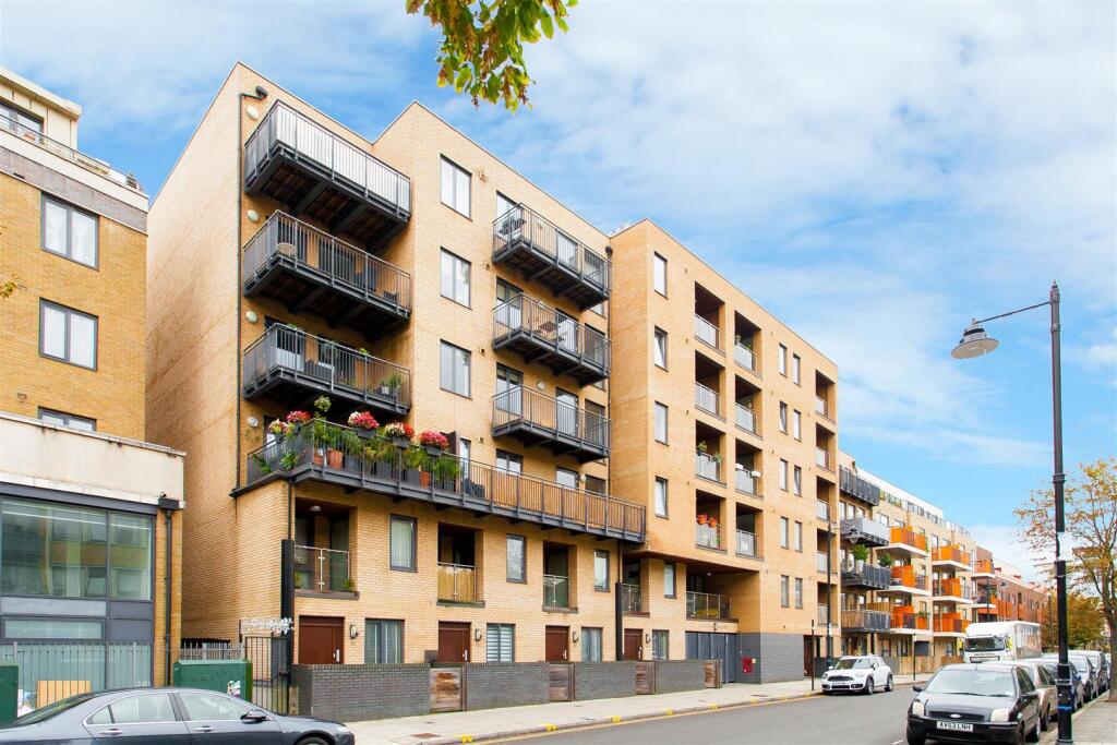 1 bed 1st Floor Flat for rent in London. From Elms Estates - Bethnal Green