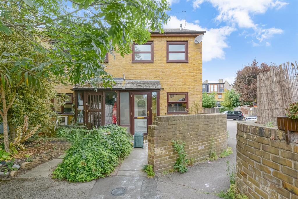 2 bed Mid Terraced House for rent in Stepney. From Elms Estates - Bethnal Green