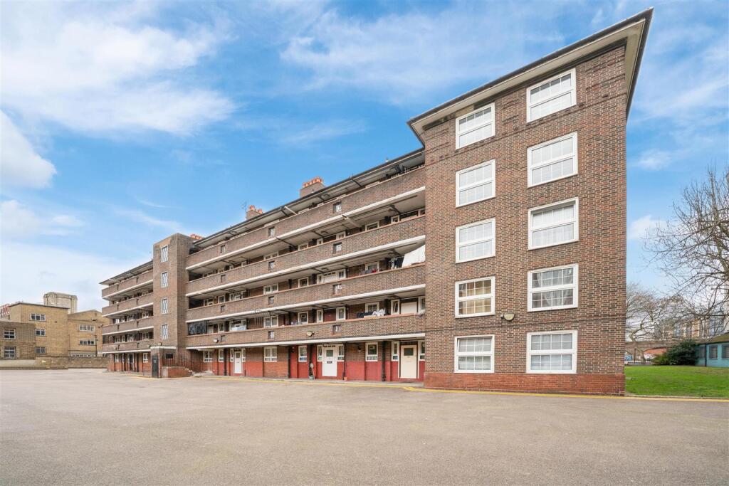 3 bed 1st Floor Flat for rent in London. From Elms Estates - Bethnal Green