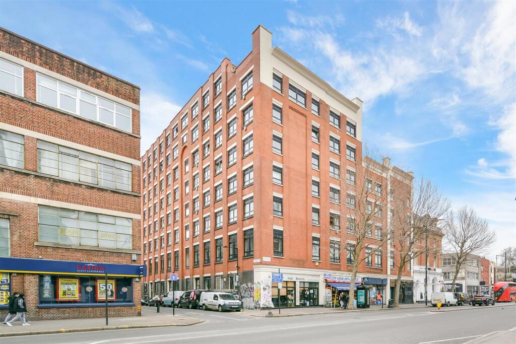 2 bed 1st Floor Flat for rent in London. From Elms Estates - Bethnal Green