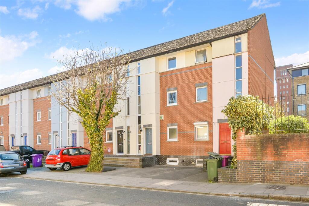 4 bed Mid Terraced House for rent in Bow. From Elms Estates - Bethnal Green